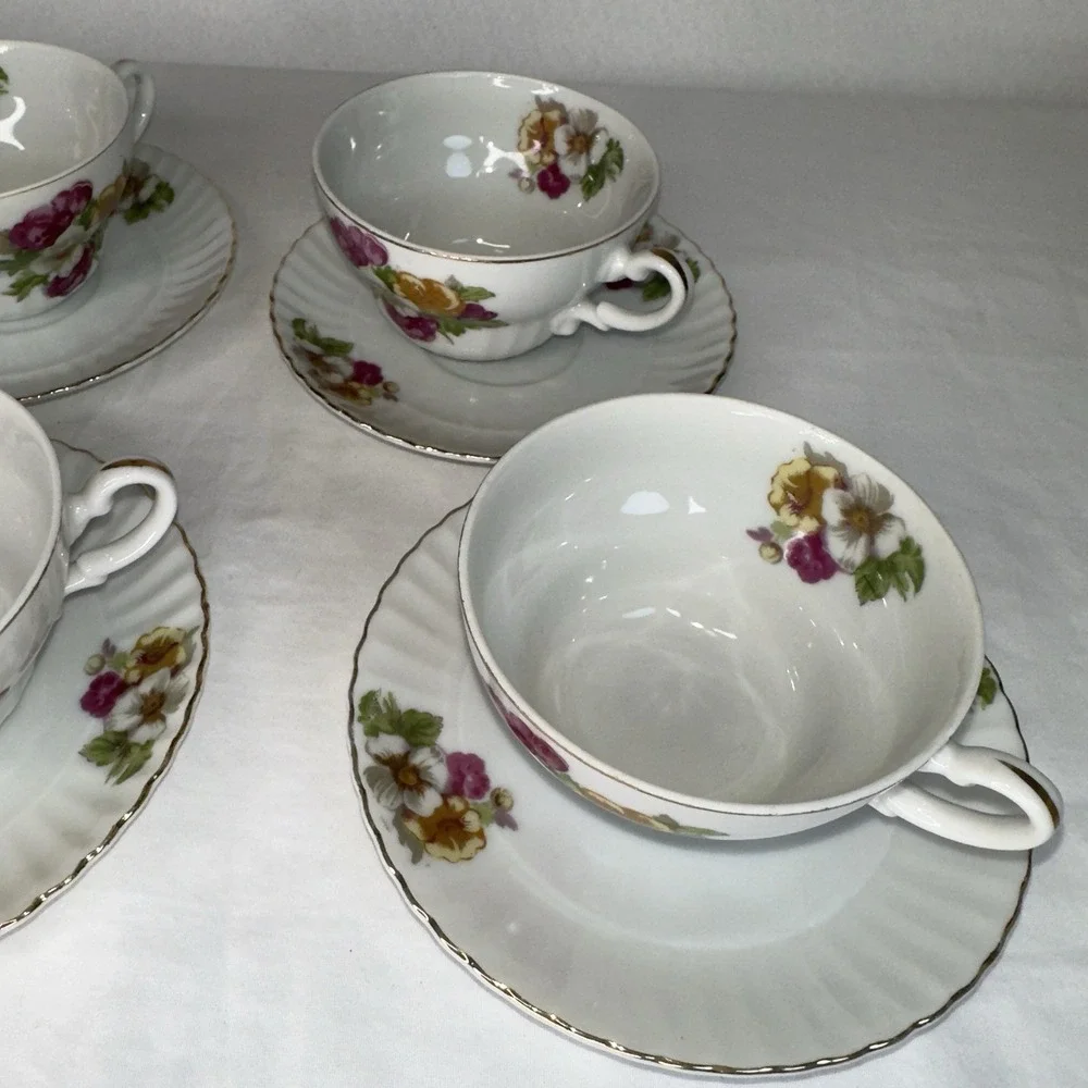 Made in Japan Tea Cup and Saucer Set Vintage Floral Gold‎ Trim White 4 Sets
